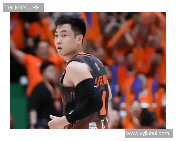 28岁中国足球明星因严重犯规遭禁赛引发热议与争议